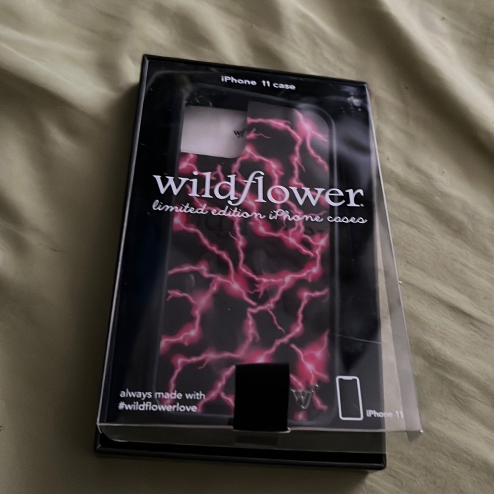 gently used,iphone 11 wildflower limited edition pink electric phone case